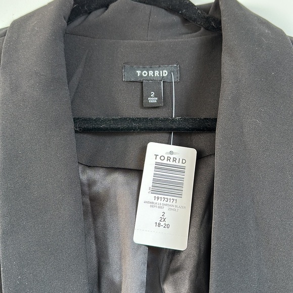 New Unworn Torrid - Black Blazer - Picture 6 of 9